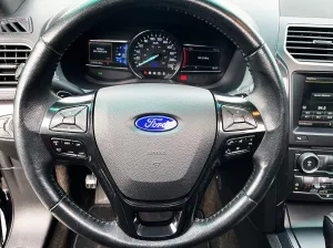 Ford Explorer Titanium XLT V6 3.5l 370 E85 7 places