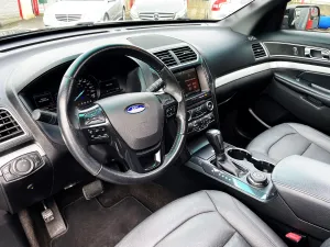 Ford Explorer Titanium XLT V6 3.5l 370 E85 7 places