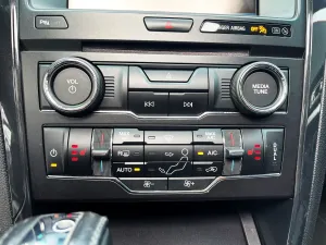 Ford Explorer Titanium XLT V6 3.5l 370 E85 7 places