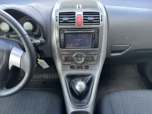 TOYOTA AURIS 1.3 l VVT-i 100ch 