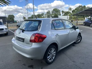 TOYOTA AURIS 1.3 l VVT-i 100ch 