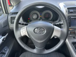 TOYOTA AURIS 1.3 l VVT-i 100ch 