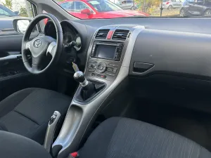 TOYOTA AURIS 1.3 l VVT-i 100ch 