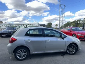 TOYOTA AURIS 1.3 l VVT-i 100ch 