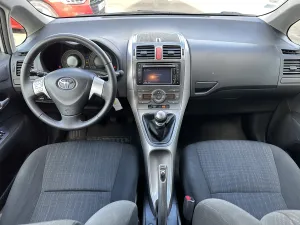 TOYOTA AURIS 1.3 l VVT-i 100ch 