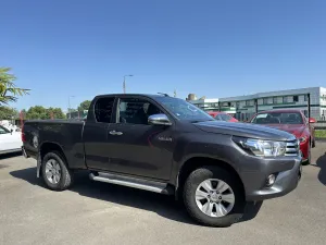 TOYOTA HILUX 2.4 D-4D 150ch King Cabine 4WD Echange Possible