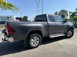 TOYOTA HILUX 2.4 D-4D 150ch King Cabine 4WD Echange Possible