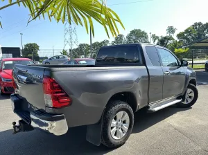 TOYOTA HILUX 2.4 D-4D 150ch King Cabine 4WD Echange Possible