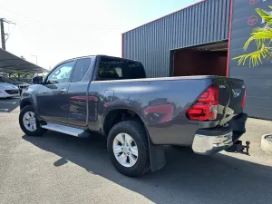 TOYOTA HILUX 2.4 D-4D 150ch King Cabine 4WD Echange Possible